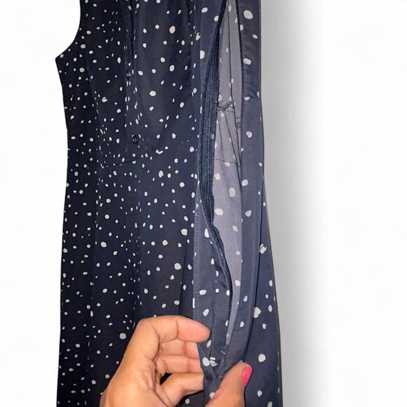 Ann Taylor Navy blue polka dot dress with a V-neckline asize - Picture 4 of 8
